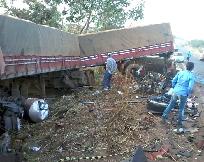 Colis O Frontal Entre Carretas Na Br Em Ribeir O Cascalheira