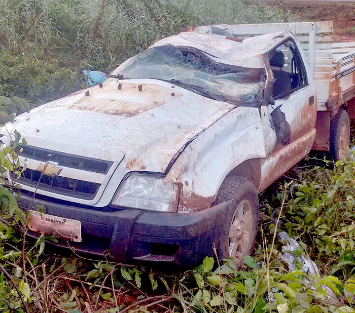 Acidente Caminhonete Sai Da Pista E Capota Na Mt Pr Ximo A Tapurah