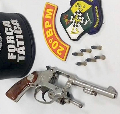 Força Tática da Polícia Militar apreende revólver seis munições em