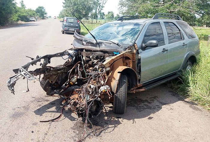 Acidente Entre Um Carro P Lio E Uma Carreta Em Col Der Dezembro