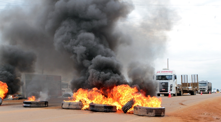 Manifestantes Bloqueiam BR 163 Em Prol Do Hospital Regional De Sinop