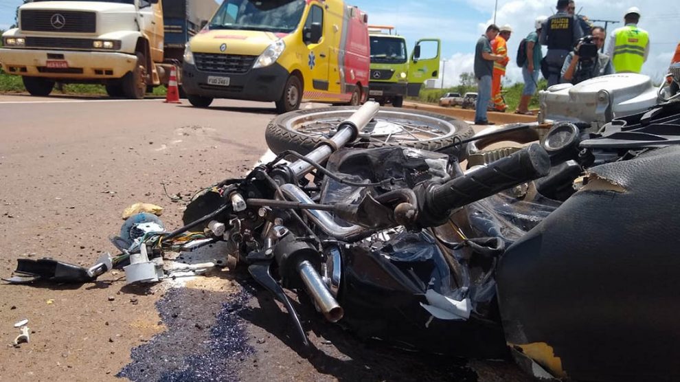 Acidente Entre Carro Carreta E Moto Deixa Um Gravemente Ferido Na BR