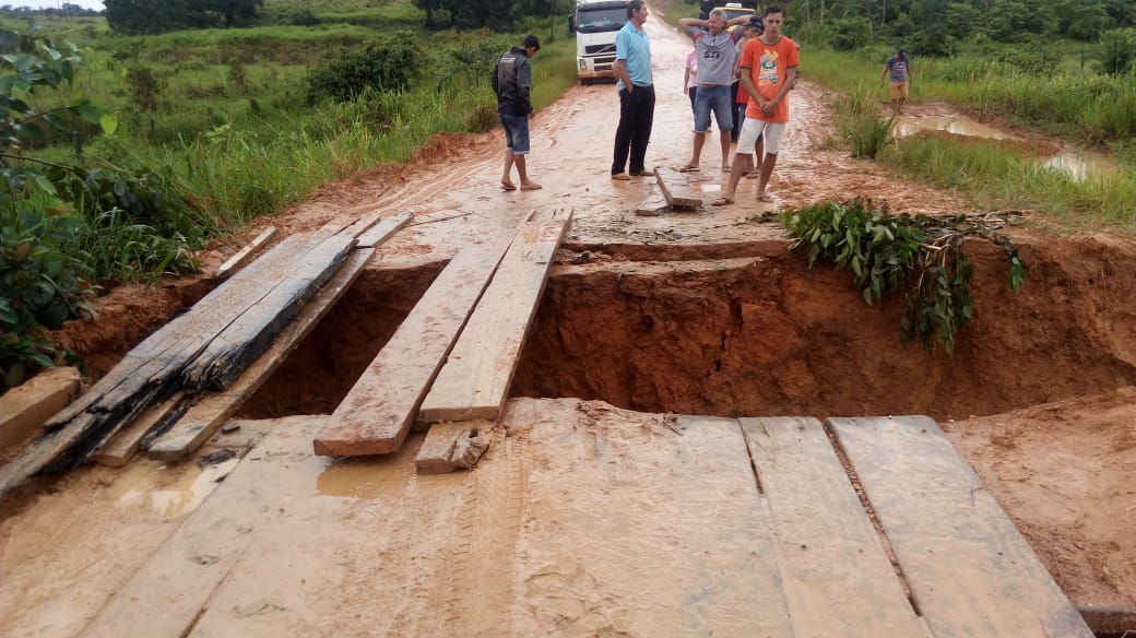 Cabeceira de ponte cede e tráfego fica interditado em Mato Grosso Só