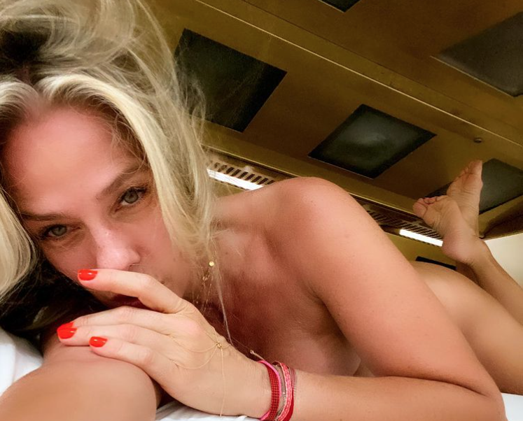 Adriane Galisteu Ganhou Elogios Ao Posar Nua Em Seu Instagram S Not Cias