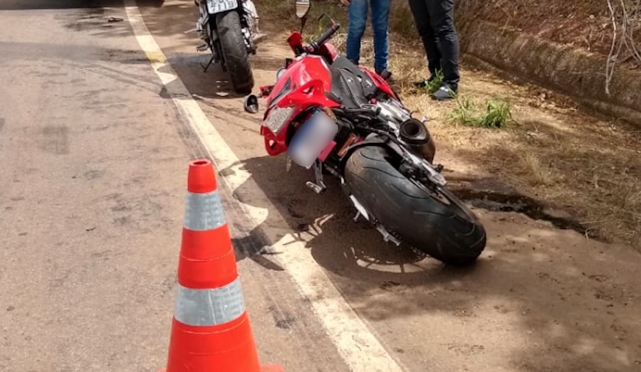 Colis O Entre Motos De Alta Cilindrada Em Rodovia No Nort O Deixa Um Em