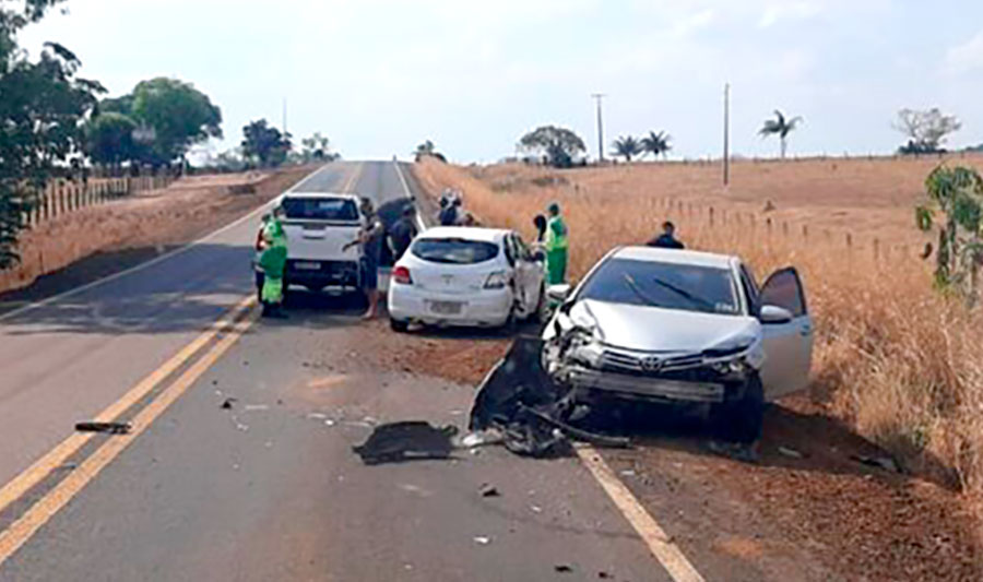 Engavetamento Envolve Carros E Caminhonete Em Rodovia Estadual De