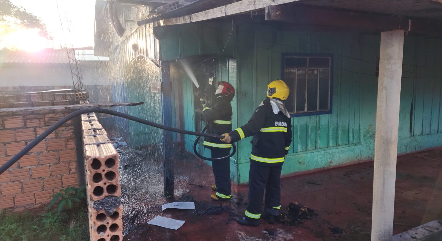 Bombeiros controlam princípio de incêndio em residência no Nortão Só