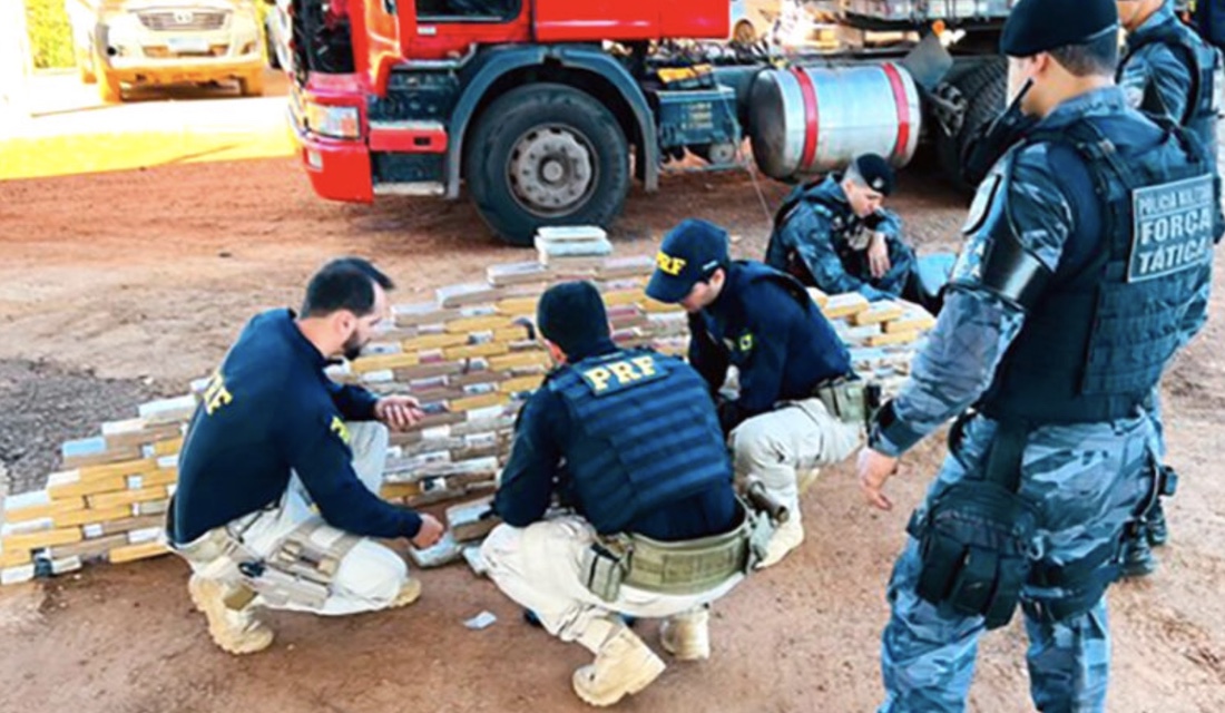 Polícia apreende fuzil 160 quilos de cocaína e super maconha