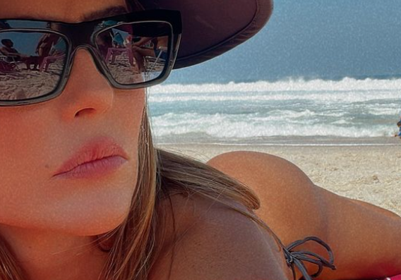 Deborah Secco Posa De Biqu Ni Fio Dental Na Praia S Not Cias