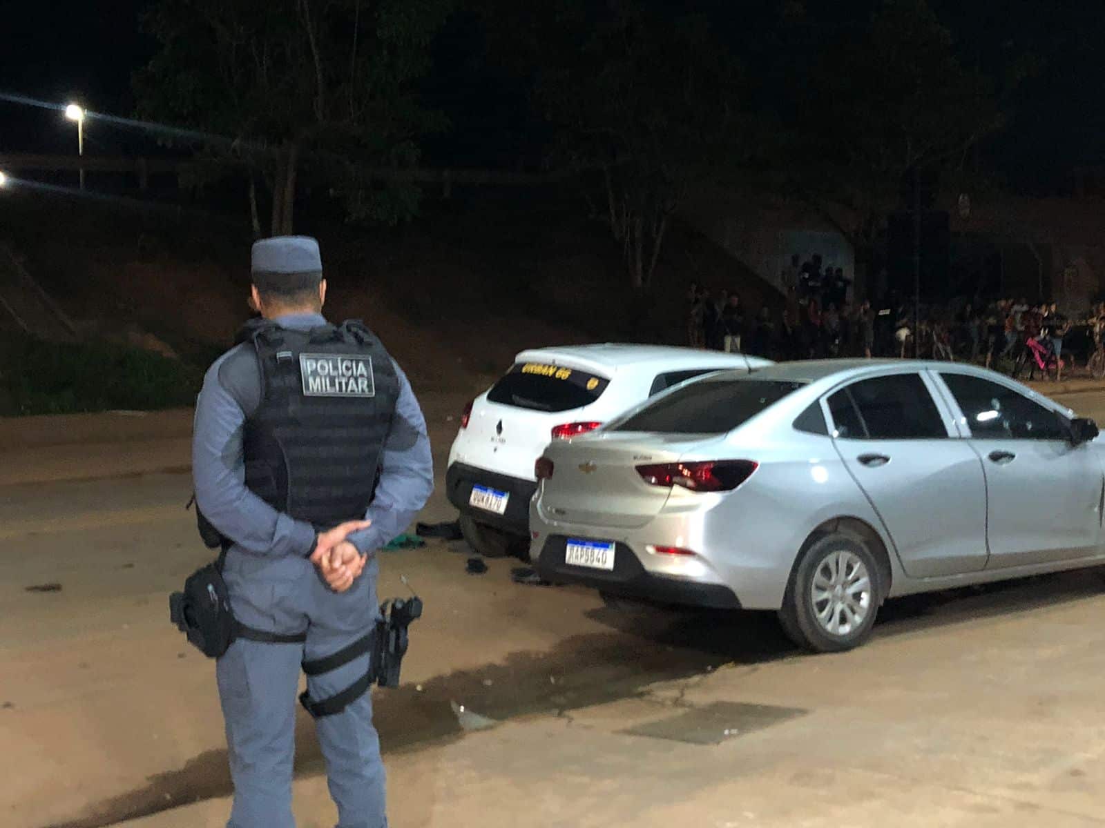 Três criminosos roubam carro de aplicativo confrontam policiais e