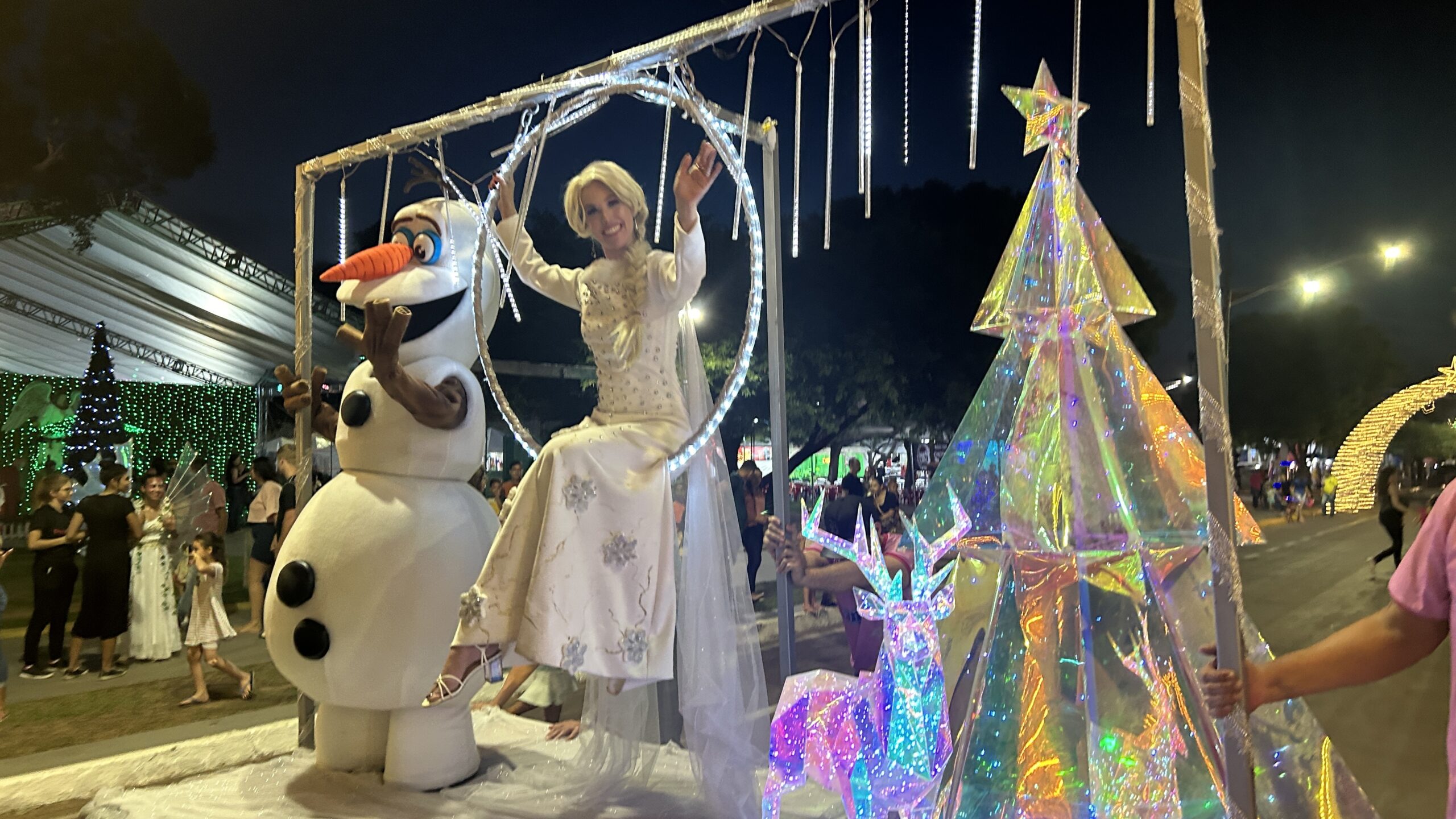 Parada Natalina Personagens Ser Hoje Em Sinop Roda Gigante