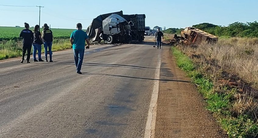 Colis O Entre Carretas Deixa Dois Mortos Em Rodovia De Mato Grosso S