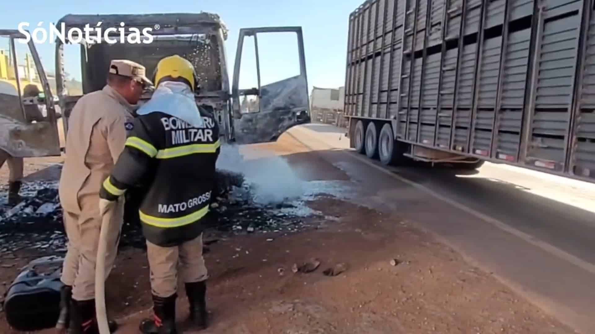 Caminhão pega fogo na BR 163 e cabine fica destruída em Sinop Só Notícias