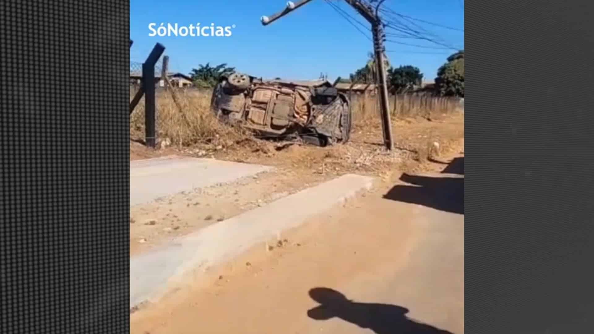 Carro capota em via lateral da BR 163 e dois são socorridos em Sinop