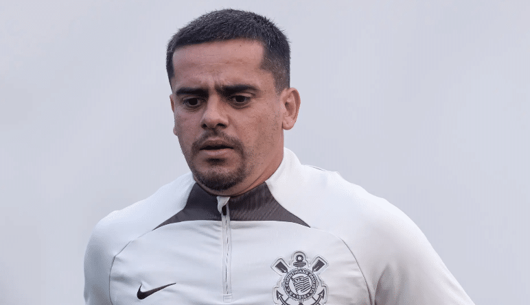 Cruzeiro anuncia contratações de Eduardo ex Botafogo e Fagner ex