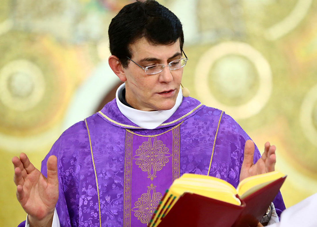 Padre Reginaldo Manzotti emociona o público no Gramadão de Itaipu