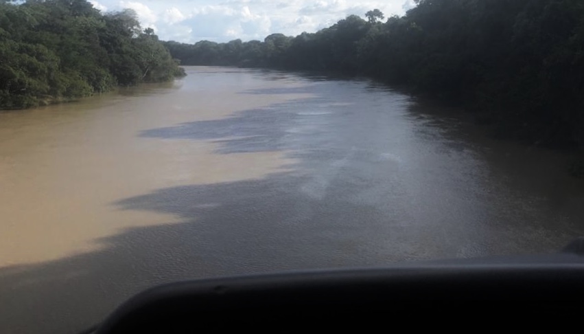 Embarcação com 3 adultos e 4 adolescentes vira no rio Teles Pires em Sorriso