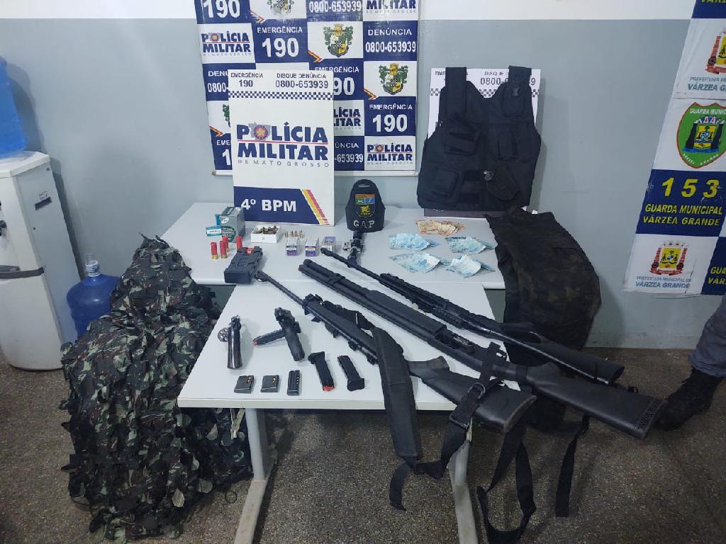 Arsenal: 5 armas e quase 6.500 munições são apreendidas em casa no Paraná -  RIC Mais