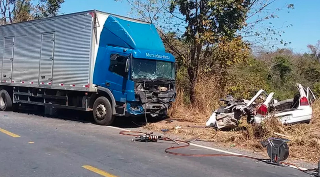 Acidente Entre Carro E Caminhão Deixa Três Mortos Em Mato Grosso Só Notícias