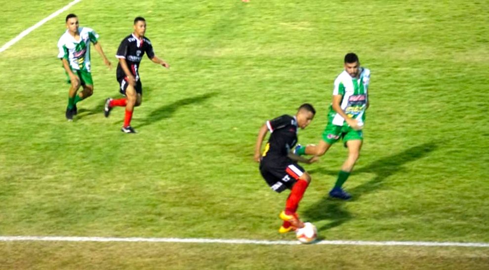 Em jogo maluco de duas viradas e dez gols, Bahia derrota o Goiás pelo  Brasileirão