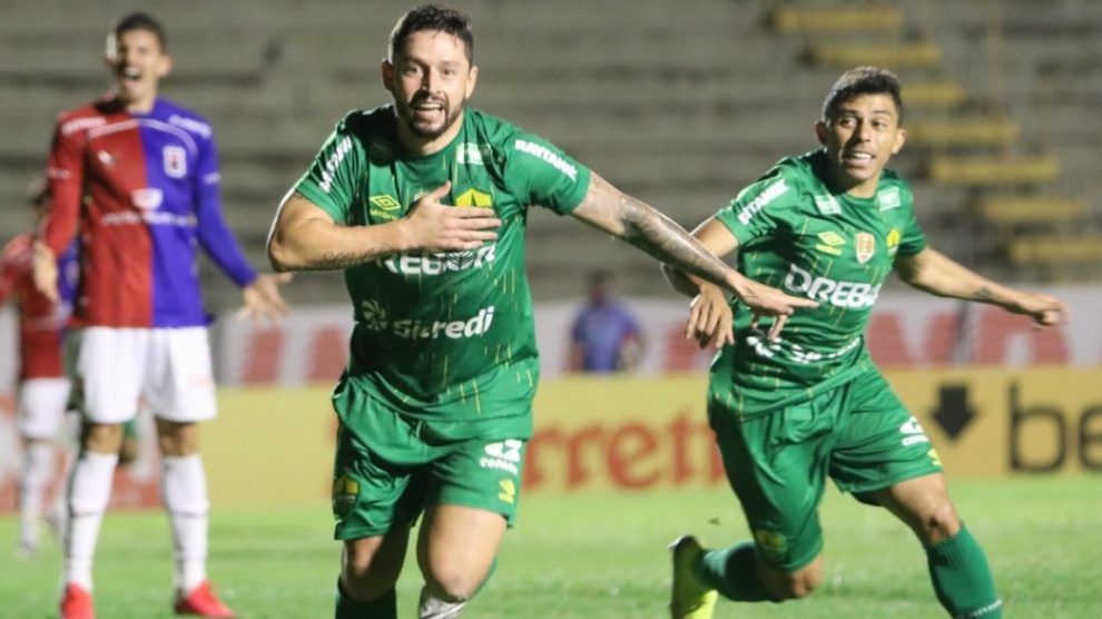 Em jogo maluco de duas viradas e dez gols, Bahia derrota o Goiás pelo  Brasileirão