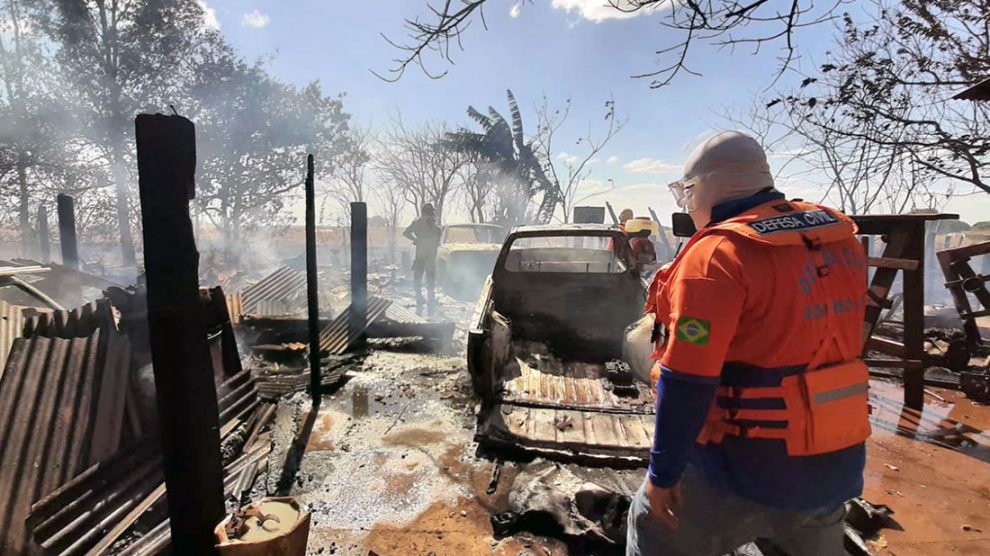 Empresa de autopeças é destruída pelo fogo em Várzea Grande – Só Notícias