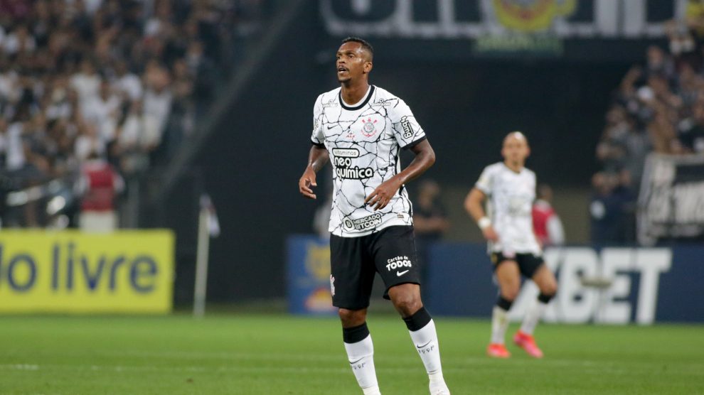 Corinthians vence Palmeiras em 1º jogo da semi do Brasileirão