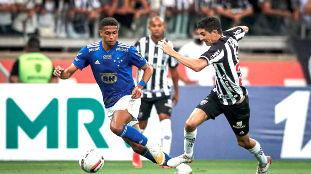 Corinthians vence o Cruzeiro nos acréscimos no primeiro jogo das