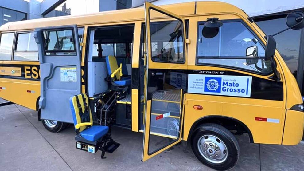 Ônibus escolar quebra a caminho da escola e pais de alunos reclamam da  precariedade do transporte em MT, Mato Grosso