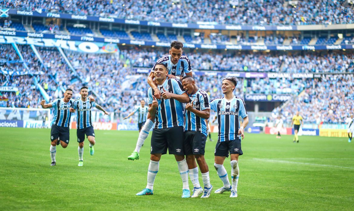 Artilheiro do Grêmio, Diego Souza é liberado para fazer cirurgia e