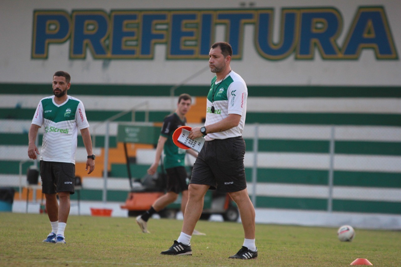 Treinador do Luverdense lamenta derrota de virada nos últimos