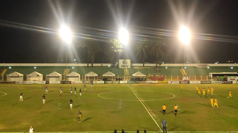 Em jogo maluco de duas viradas e dez gols, Bahia derrota o Goiás pelo  Brasileirão