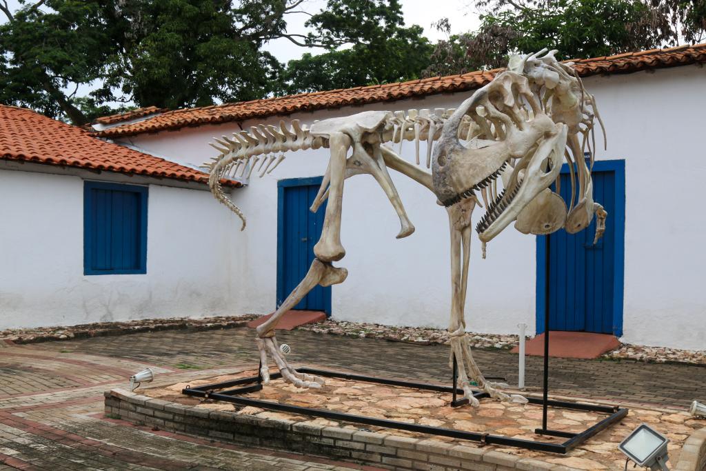 Exposição gratuita reúne réplicas de dinossauros em parque em Cuiabá, Mato  Grosso