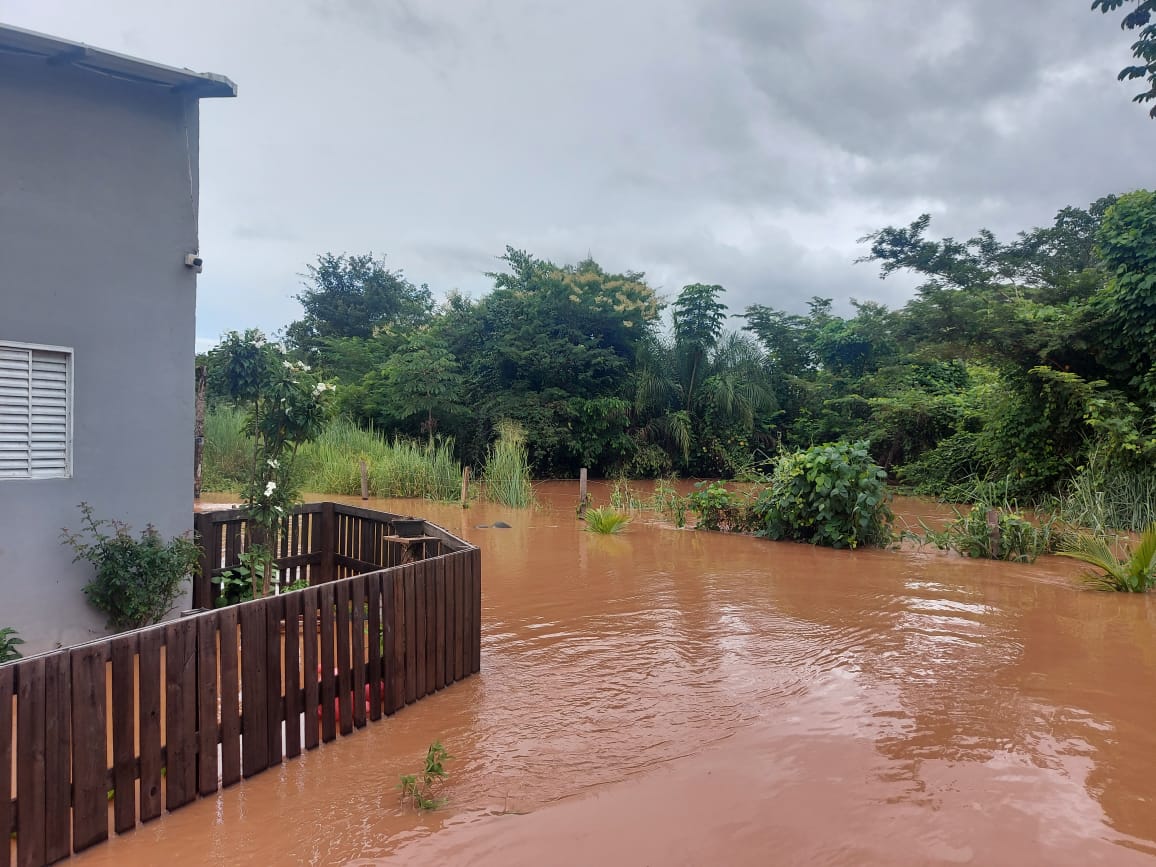 Chuva Forte: Rio Transborda e Alaga Ruas em várias Cidades da Região  Nordeste de Minas.  Chuva Forte: Rio Transborda e Alaga Ruas em várias  Cidades da Região Nordeste de Minas. Balanço