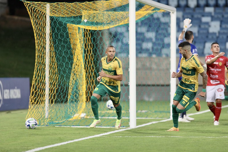 Vila Nova e Remo ficam no empate sem gols no primeiro jogo da