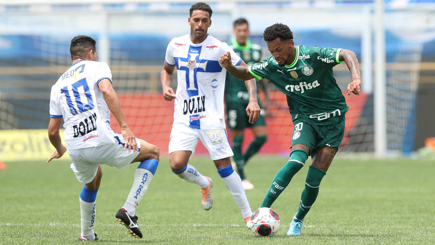 Com gol nos acréscimos, Água Santa vence o Palmeiras e sai na