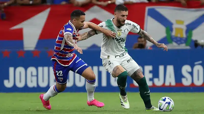 Palmeiras busca empate com um a menos contra o Fortaleza e segue líder do  Brasileirão