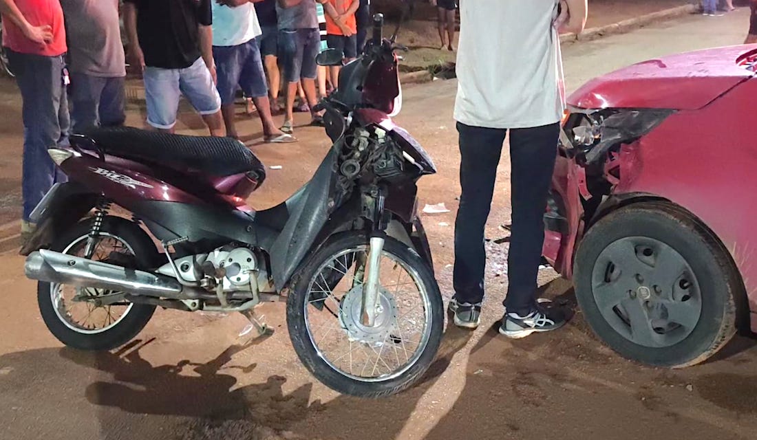 Mulher é Socorrida Com Suspeita De Fratura Após Colisão Entre Carro E